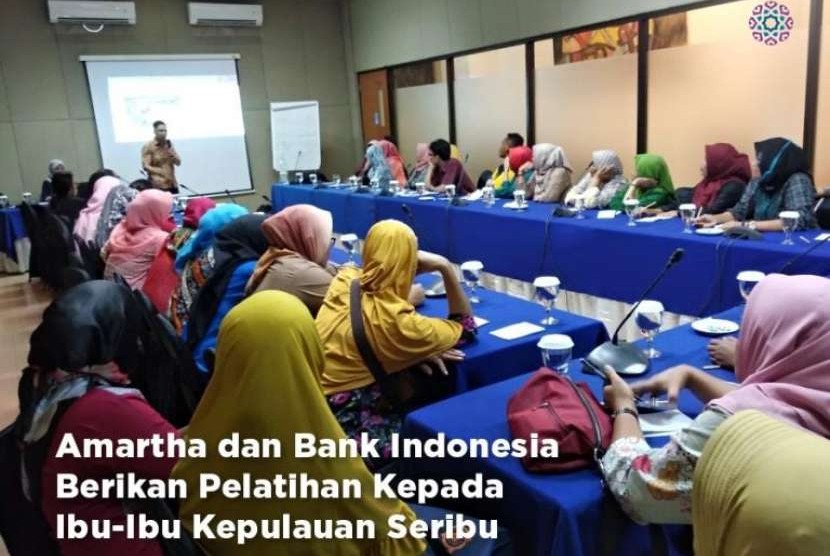  Amartha, financial technologi (fintech) peer to peer lending bersama Bank Indonesia memberikan pelatihan kepada ibu-ibu produsen pengolah makanan khas dari Kepulauan Seribu.