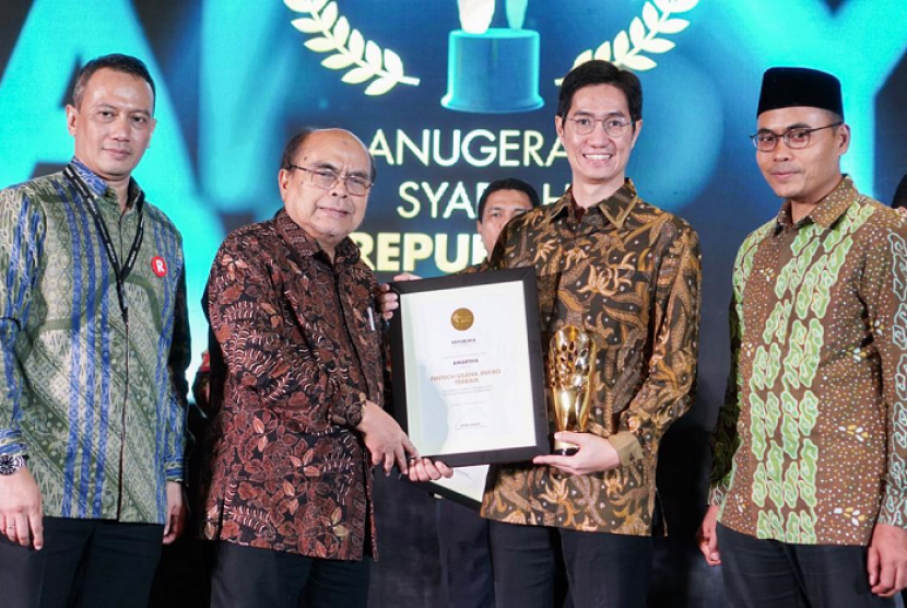 Amartha meraih Penghargaan Anugerah Syariah Republika 2019 dari harian Republika, di Jakarta, Selasa (19/11) malam.