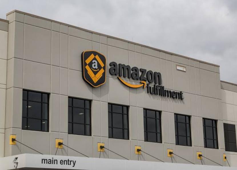 Amazon prioritaskan pengiriman produk kebutuhan pokok (Foto: Ilustrasi Amazon). Perusahaan pengiriman seperti Amazon diminta meningkatkan proteksi terhadap para pekerja,