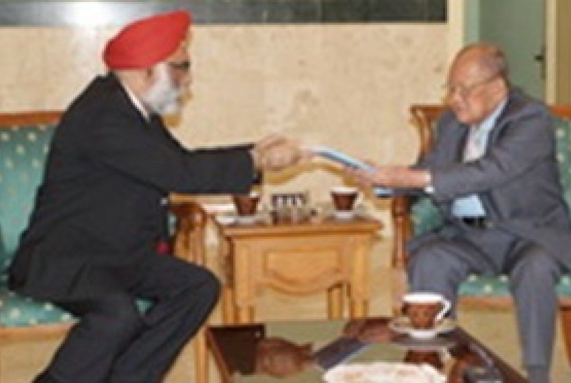 Ambassador H.E. Mr Gurjit Singh and the Vice Governor of Yogyakarta, H.E. Sri Paduka Pakualam IX