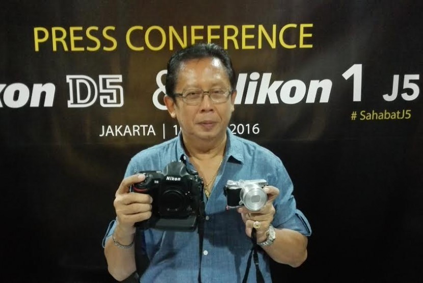 Ambassador Nikon, Johny Hendarta memperkenalkan Nikon D5 dan Nikon J5