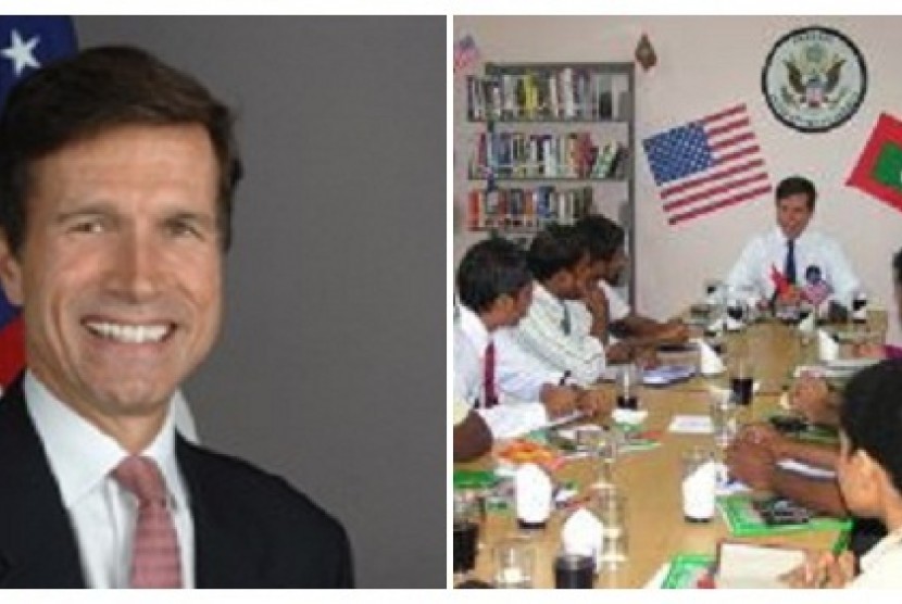 Ambassador Richard Blake (left) serves in Sri Lanka and Maldives from 2006-2009. The picture on the right shows him in Maldives in 2007. 