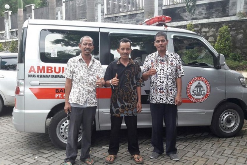 Ambulan Desa bantuan CSR Kesehatan  PT Semen Indonesia untuk Desa Tegaldowo, Kacamatan Gunem, Kabupaten Rembang.