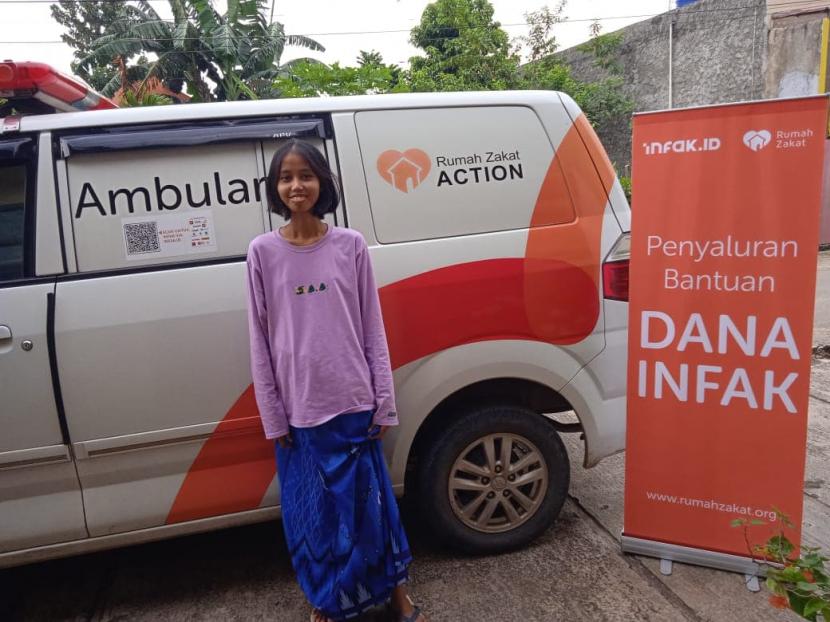 Ambulan gratis Rumah Zakat mengantarkan beberapa pasien Tumor dari Mesuji, Lampung menuju RS Abdul Muluk Bandar Lampung, Tanjung Seneng Bandar Lampung.