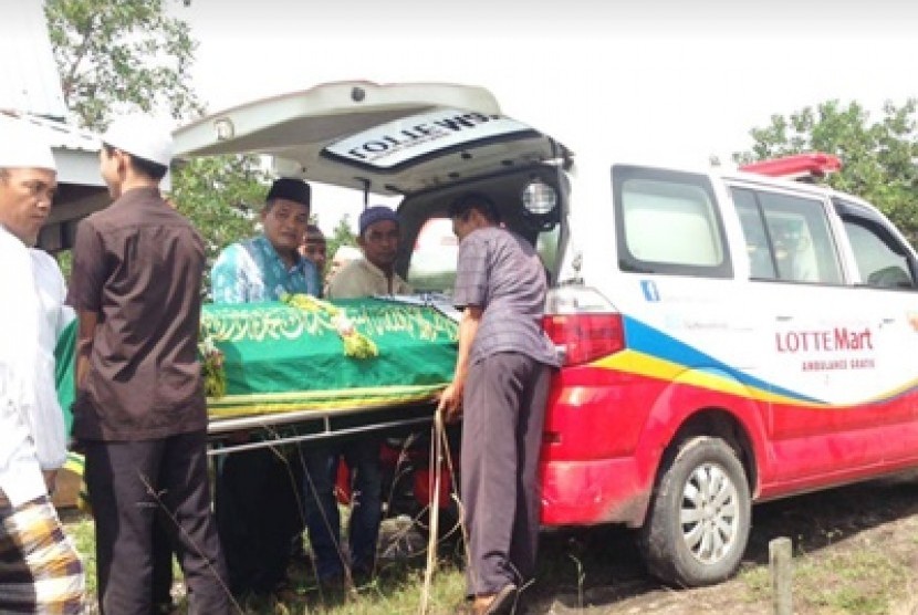 Ambulans gratis RZ ketika mengantarkan jenazah ke TPU Ki Hajar Dewantara, Banjarmasin.