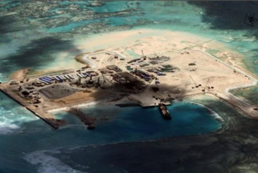 Amerika Serikat berulang kali meminta Cina menghentikan kegiatan membuat pulau-pulau buatan di wilayah Laut Cina Selatan yang dipersengketakan.