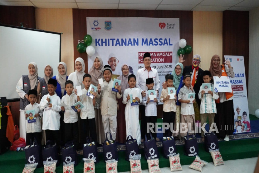 Amgala Foundation bersama Rumah Zakat menyelenggarakan khitan massal gratis di Kelurahan Jurang Mangu Timur, Tangerang Selatan. 
