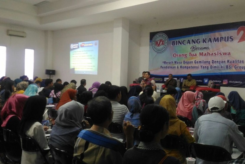 AMIK BSI Bekasi menggelar kegiatan Bincang Bersama Orang Tua Mahasiswa Baru tahun kuliah 2017/2018. 