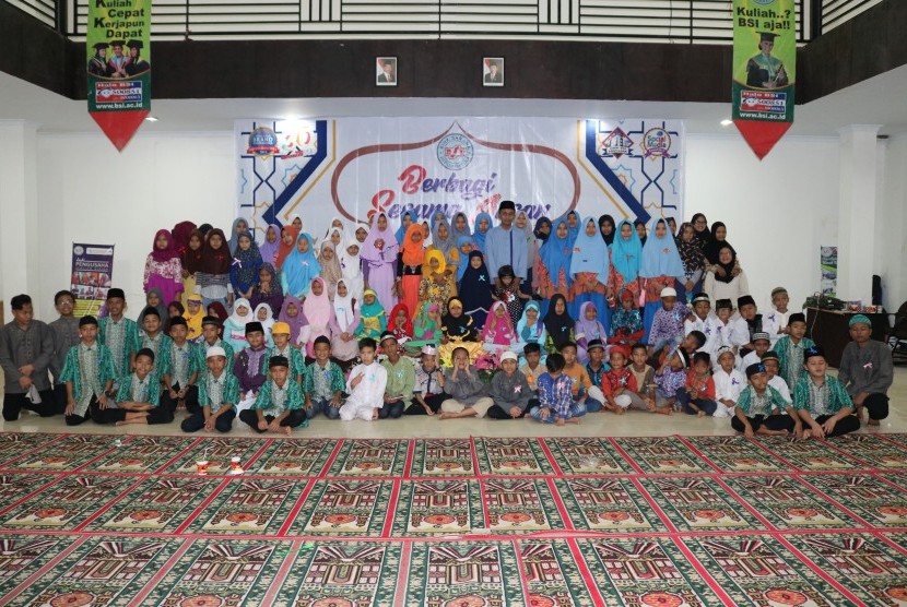  AMIK BSI Pontianak kembali menggelar Berbagi Sesama Insan Ramadhan 1439 H yang diadakan di Aula AMIK BSI Pontianak, Sabtu (02/06).
