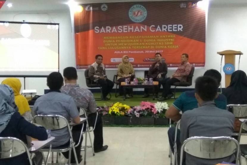 AMIK BSI Pontianak mengadakan sarasehan career dan penandatanganan kerja sama dengan 23 perusahaan.  