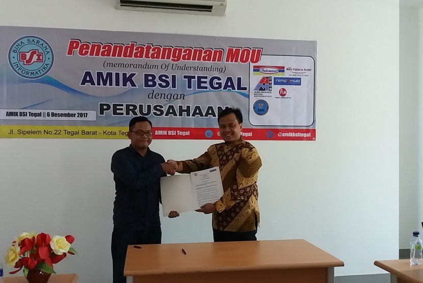 AMIK BSI tegal melakukan penandatanganan nota kerja sama  dengan beberapa perusahaan di Kota Tegal, Jawa Tengah. 