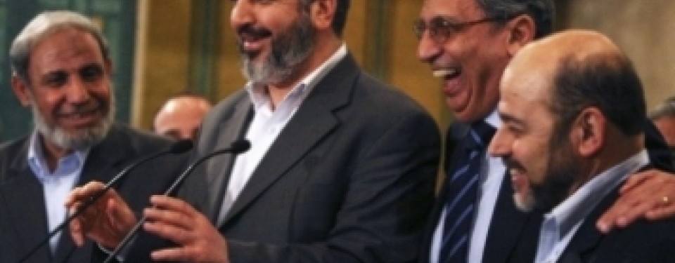 Amr Moussa (berkaca mata) dalam pertemuan Liga Arab