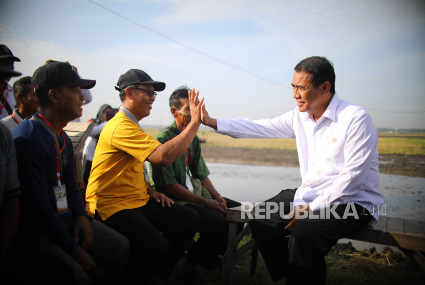 Amran Sulaiman dinilai konsisten turun ke sawah dan bekerja nyata di lapangan memperkuat sektor pertanian nasional.