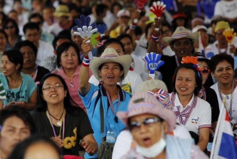 An anti-government protester uses a clapper during a rally near the Government Complex in Bangkok February 16, 2014.