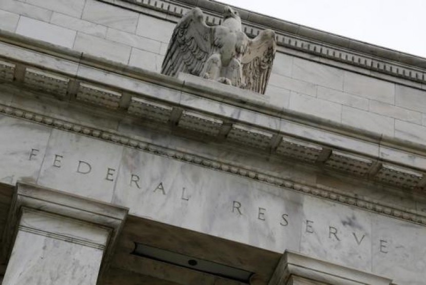 An eagle tops the US Federal Reserve building (illustration)