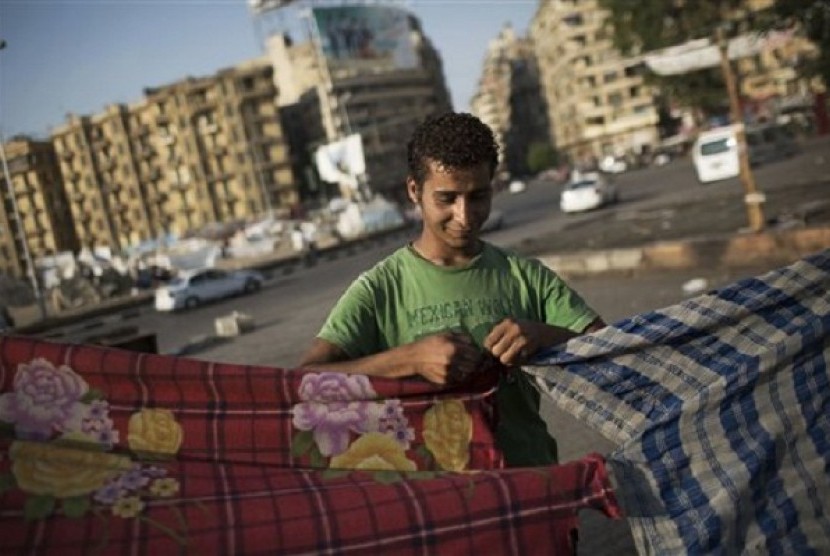 An Egyptian man builds his tent at Tahrir Square where a few protesters have built their camp protesting against the release of Egypt's ousted President Hosni Mubarak in Cairo, Egypt, Saturday, Aug. 24, 2013. Meanwhile Indonesia says it has no plan to evac