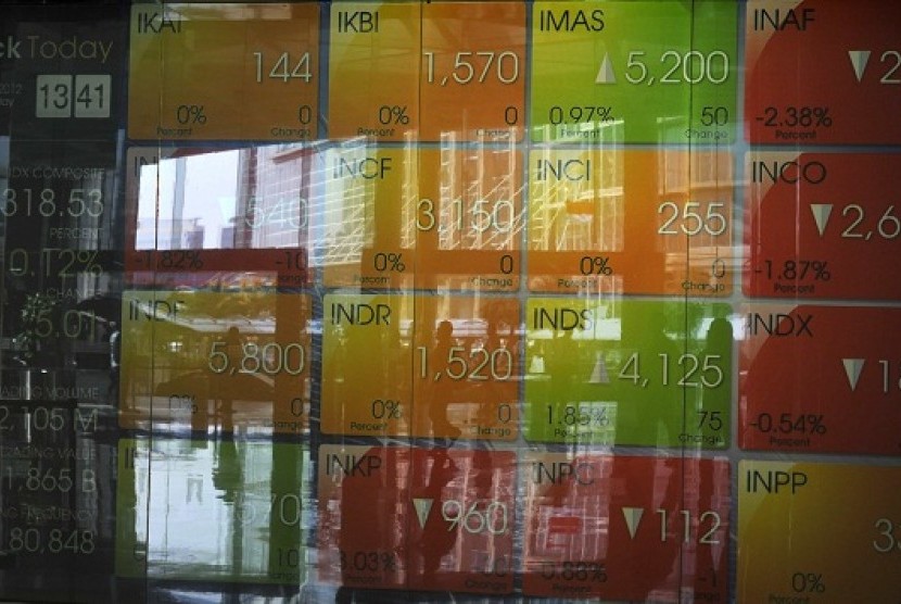 An electronic screen shows the fluctuation of stock exchange at Indonesia Stock Exchange in Jakarta. (illustration)   