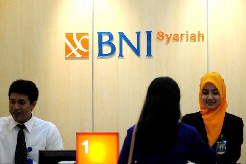 An Islamic bank, BNI Syariah, expands its microfinance as a strategy to open financial access to small medium enterprises. (illustration)  