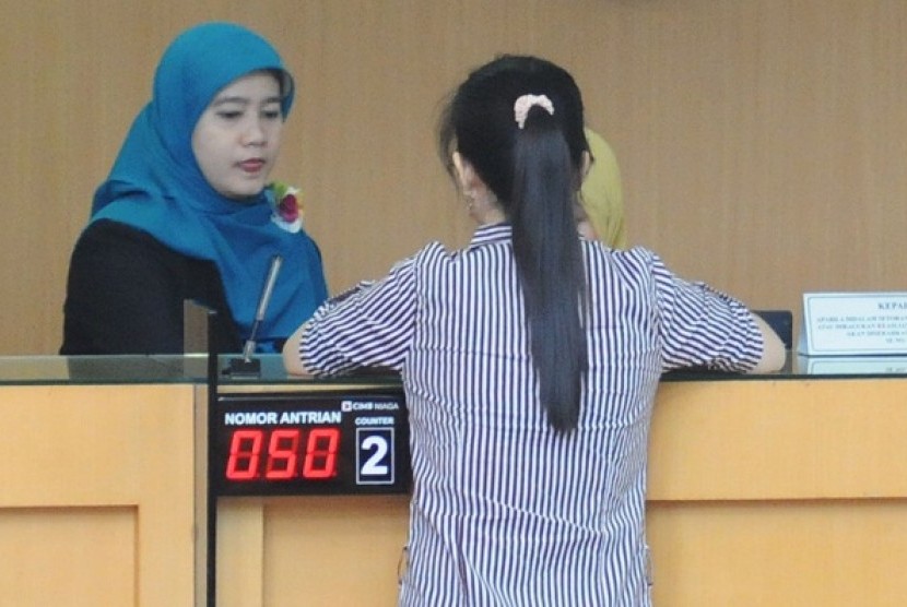 An islamic bank's counter in Jakarta (illustration) 