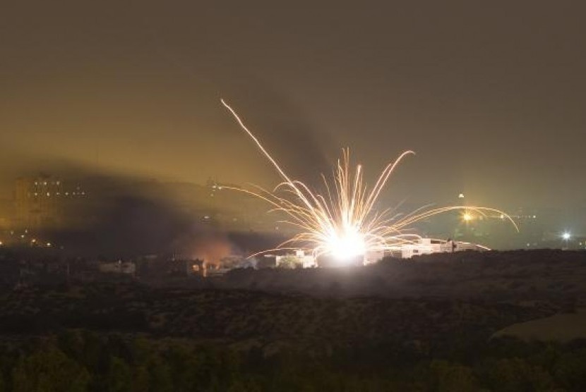 An Israeli rocket is fired into the northern Gaza Strip July 17, 2014. 