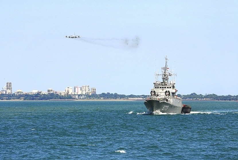 An RAAF AP-3C Orion flies past Indonesian Navy ship KRI Sura while departing Darwin for the Australia–Indonesia Coordinated Patrol (AUSINDO CORPAT) 2011. (illustration)