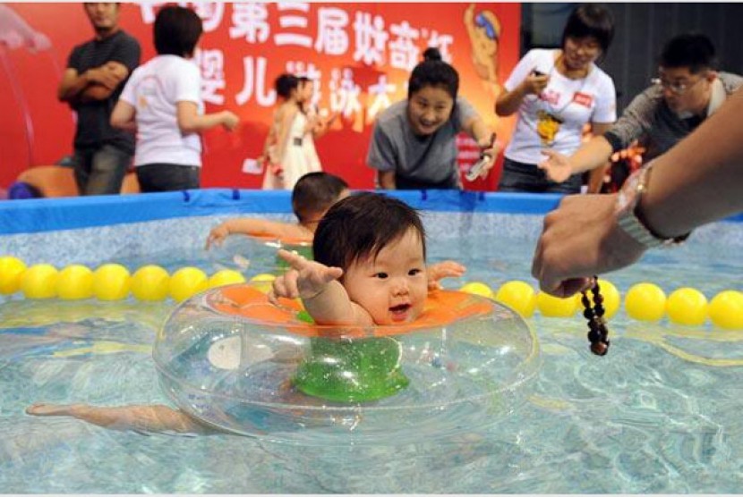 Tinggi Badan. Sejumlah aktivitas seperti berenang disebut bisa membantu anak bertambah tinggi badannya.