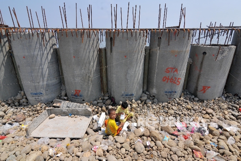 Kawasan proyek pembangunan tanggul laut Kalibaru-Cilincing di Cilincing, Jakarta Utara