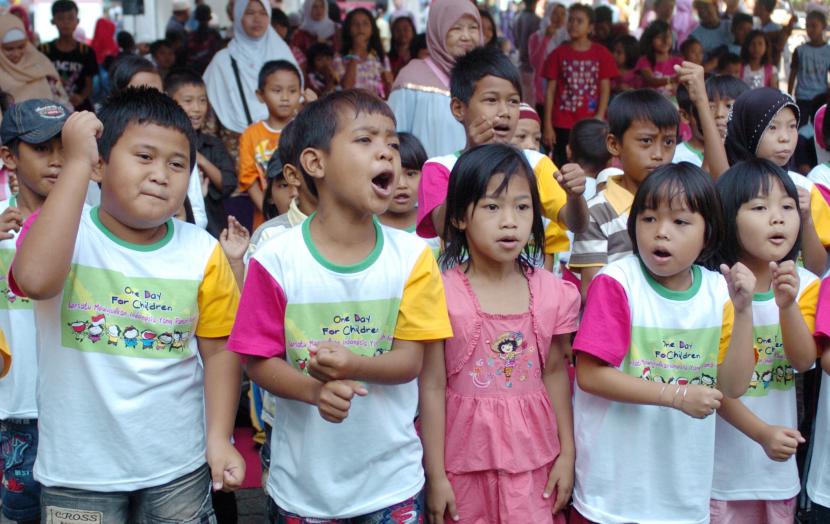 Anak-anak bernyanyi bersama (Ilustrasi). Mantan penyanyi cilik Chikita Meidy menyebut ketersediaan wadah yang mendukung lagu-lagu anak Indonesia masih minim.