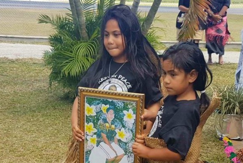 Anak-anak dari Paulo Kivalu, seorang pekerja asal Tonga yang meninggal dunia di Australia.