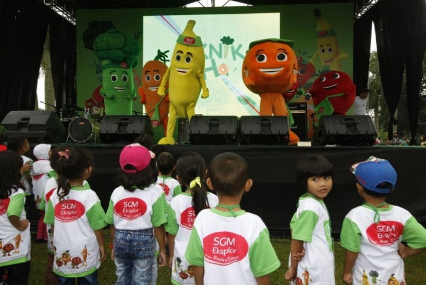 Anak-anak dari sejumlah PAUD ikut serta dalam Piknik Sehat bersama SGM Eksplor dengan Buah dan Sayur di Taman Buah Mekarsari, Ahad (13/11)