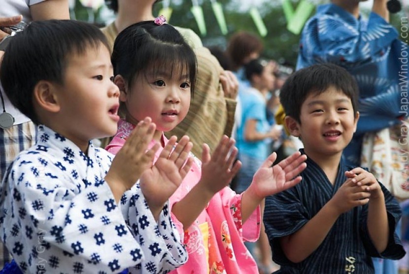Anak-anak di Jepang.