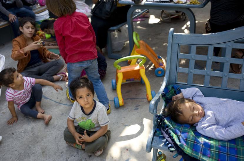  Anak-anak di negara bagian Michoacan, Meksiko, berada di Centro Madre Assunta, tempat penampungan bagi perempuan dan anak-anak migran, di Tijuana, Meksiko, 20 Juni 2018 (dikeluarkan 21 Juni 2018). Banyak dari pengungsi di sana yang ingin memulai hidup baru di AS.
