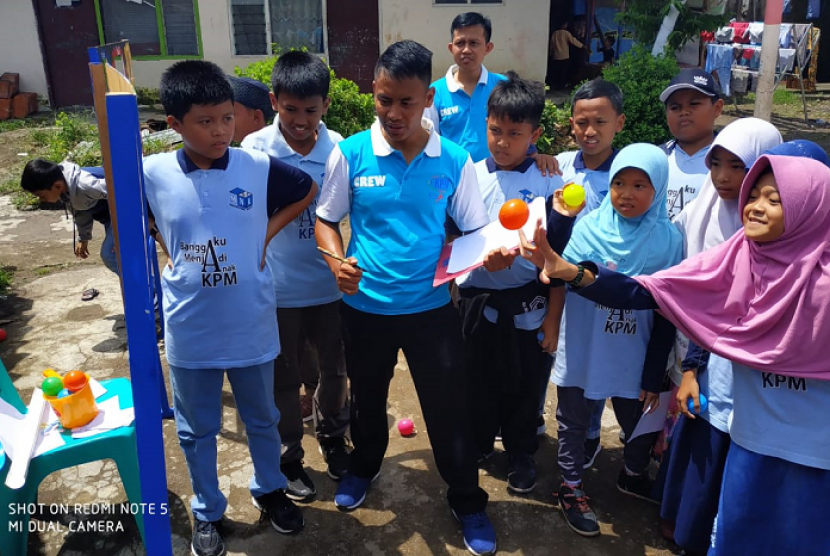 Anak-anak KPM Serang berkunjung ke Kampung Matematika Laladon.