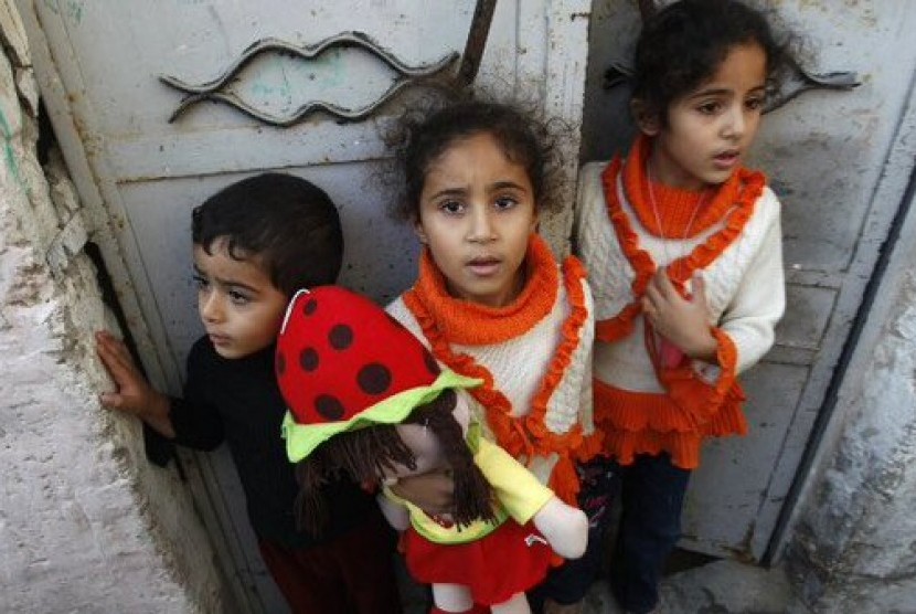 Anak-anak Palestina hidup dalam ancaman militer Israel (ilustrasi).