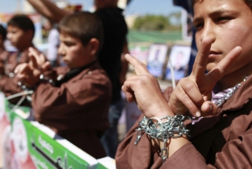 Anak-anak Palestina memperingati Hari Tahanan Palestina
