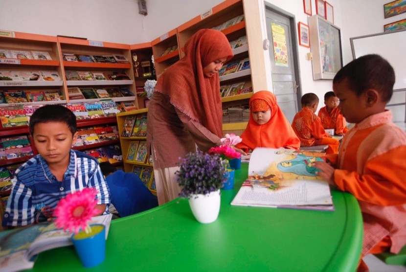 Sekolah Islam memutar otak untuk bertahan di tengah pandemi Covid-19. Anak-anak sedang belajar (ilustrasi)