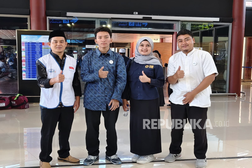Anak asuh Rumah Yatim, Habile Frisky memperoleh hadiah paket umrah bintang 5, yang diberangkatkan pada 27 Agustus 2025.