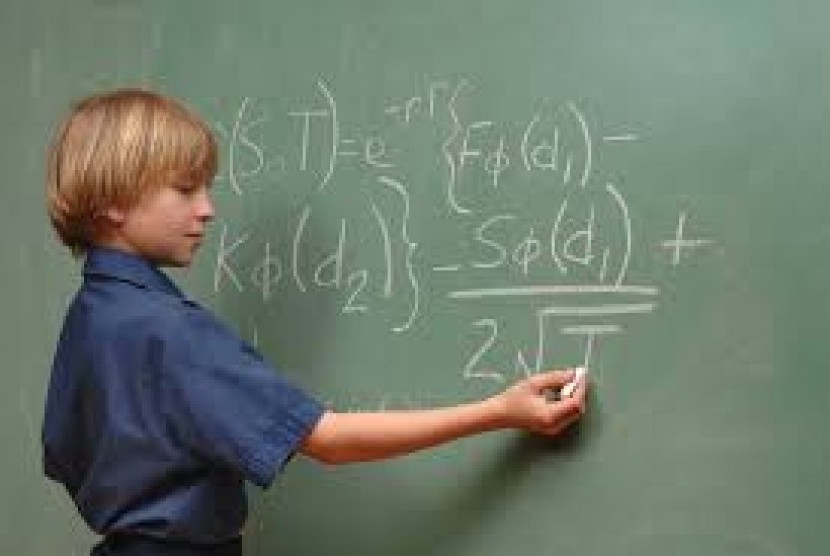 Anak dengan kecerdasan rata-rata atau kerap disebut dengan anak ajaib (child prodigy).