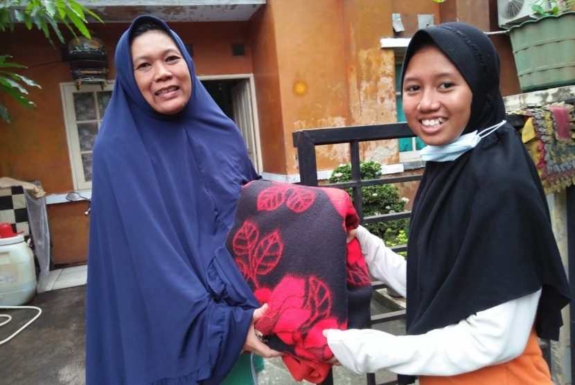 Anak Juara menggalang dana untuk korban tsunami.