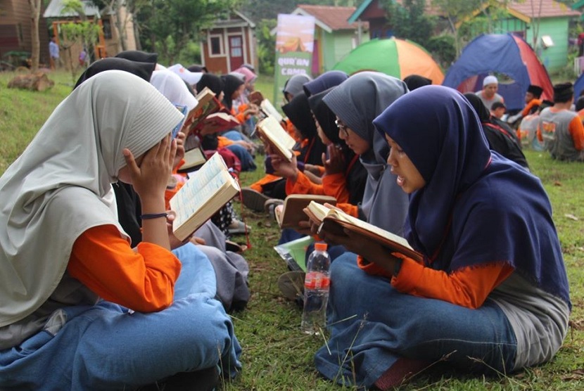 Anak Juara Tangerang mengikuti kegiatan Quran Camp di Bumi Perkemahan Satu Benih, Bogor untuk mengisi liburan sekolah.