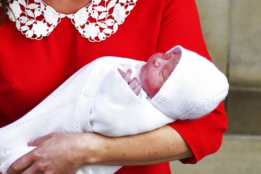 Anak ketiga Pangeran Harry dan Kate Middleton beberapa jam setelah kelahirannya di rumah sakit di London, Inggris.