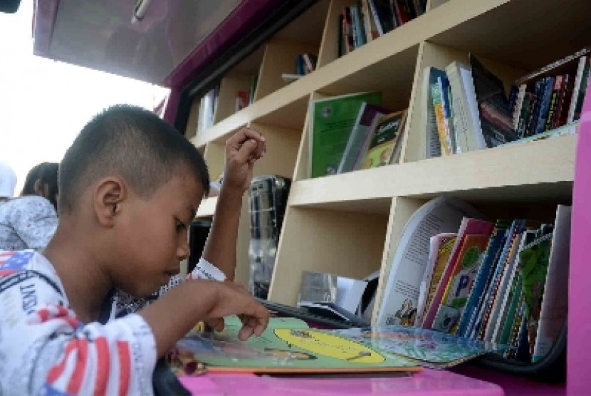 Anak membaca (ilustrasi)