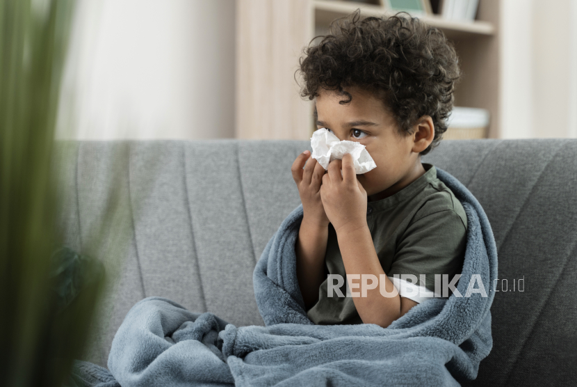Anak mengalami flu (ilustrasi). Anak-anak biasanya susah makan ketika sedang sakit.