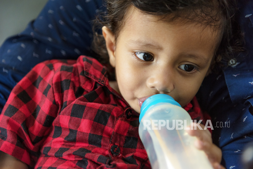 Bisakah Anak Masuk Preschool Meski Masih Ngedot?