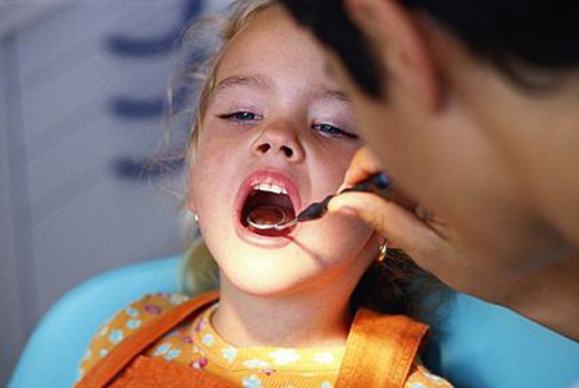 Anak periksa gigi/ilustrasi