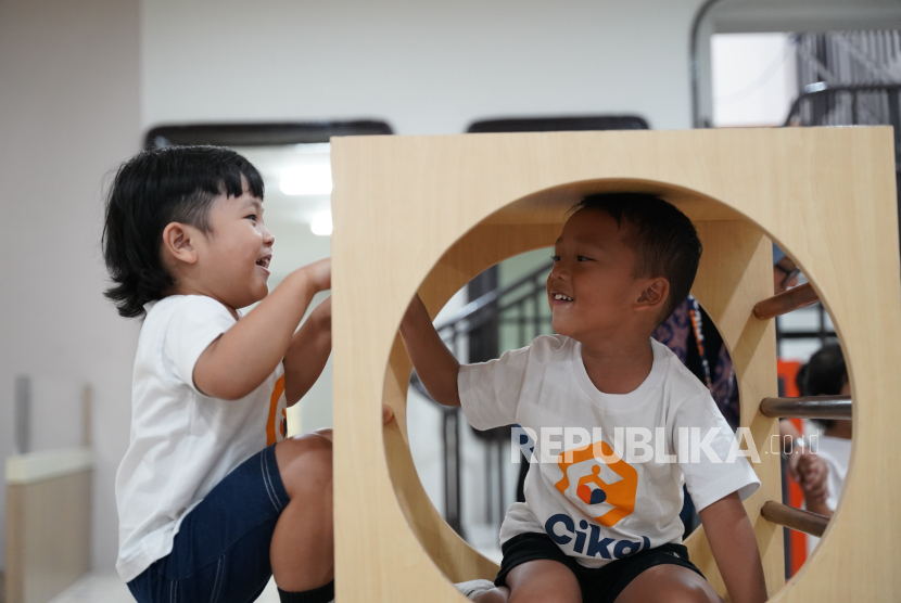 Anak sedang bermain (ilustrasi). Setidaknya ada tiga iga kiat mendidik dan menghadapi anak yang usil yang bisa diterapkan oleh orang tua maupun guru: 