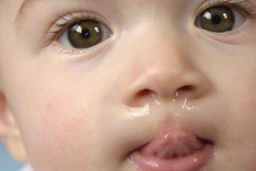 Anak yang sedang flu kadang mengalami pula masalah hidung berlendir atau ingus.