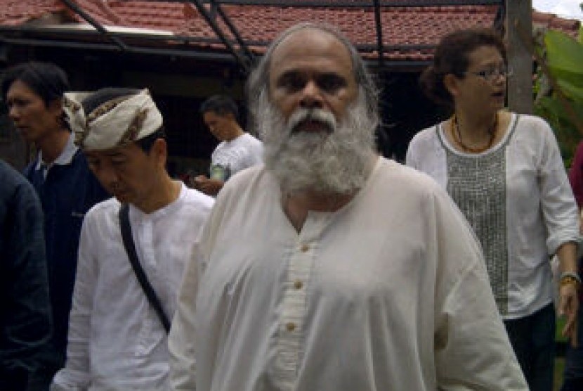 Anand krishna saat dieksekusi jaksa Kejari Jaksel di kediamannya di Bali