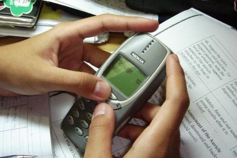 Anda ingat gawai Nokia 3310? karakter dalam pesan SMS di ponsel ini dibatasi membuat penggunanya harus kreatif ketika menulis pesan.