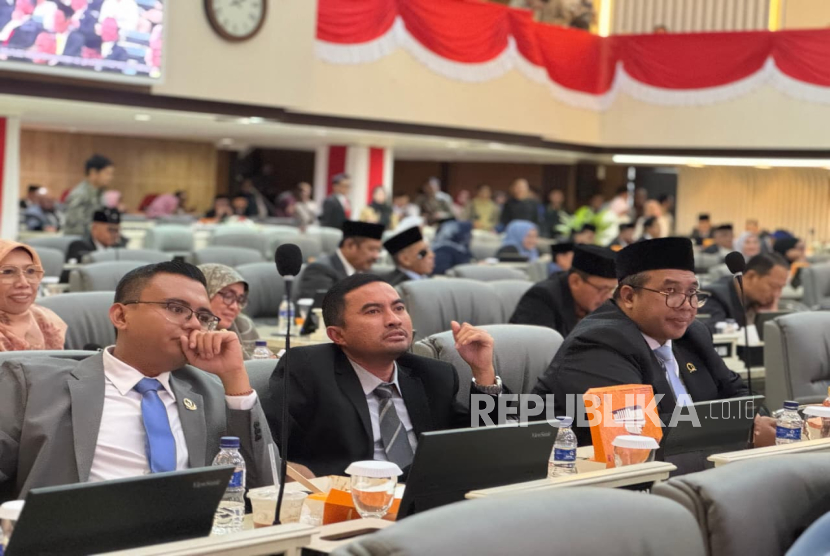 Andhika Surya Gumilar (Tengah).